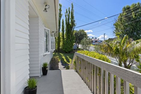 Photo of property in 17 Lyndhurst Road, Te Atatu South, Auckland, 0610