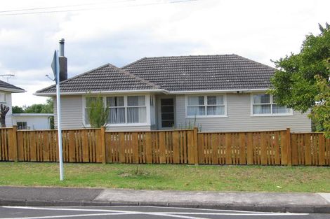 Photo of property in 20 Taupo Street, Green Bay, Auckland, 0604