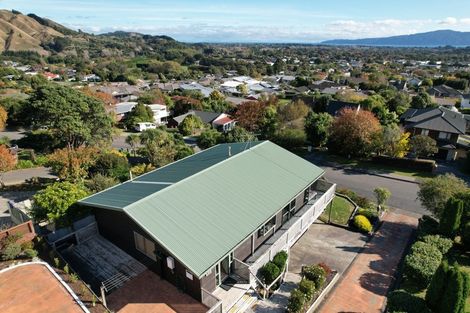 Photo of property in 49a Kakariki Grove, Waikanae, 5036