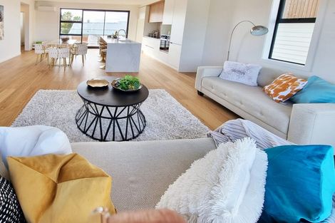 Photo of property in 952b East Coast Road, Northcross, Auckland, 0632