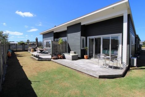 Photo of property in 128 Harbour Drive, Matarangi, Whitianga, 3592