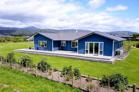 Photo of property in 33 Oriwa Lane, Levin, 5571
