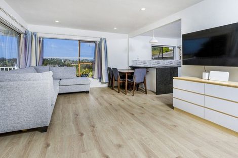 Photo of property in 2/92 Glamorgan Drive, Torbay, Auckland, 0630