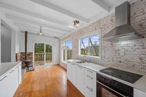 Photo of property in 37 Makiri Street, Helensville, 0800