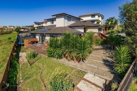 Photo of property in 121 Keri Vista Rise, Papakura, 2110