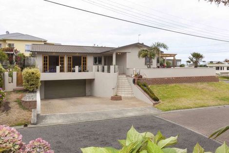 Photo of property in 117 Seaview Road, Paraparaumu Beach, Paraparaumu, 5032
