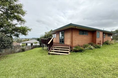 Photo of property in 11 Van Dyke Place, West Harbour, Auckland, 0618