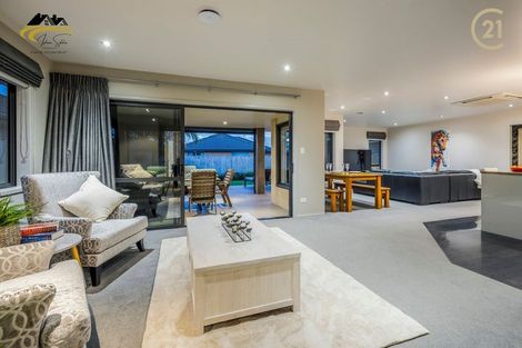 Photo of property in 32 Ripple Grove, Waiuku, 2123