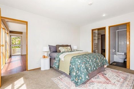 Photo of property in 37 Kahu Road, Paremata, Porirua, 5024