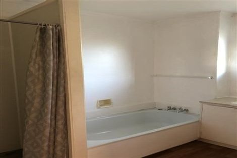 Photo of property in 2/18 Miro Road, Mangere Bridge, Auckland, 2022