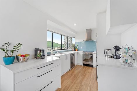 Photo of property in 44 Penton Road, Stanmore Bay, Whangaparaoa, 0932