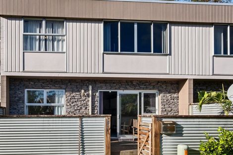 Photo of property in 8 Carrington Street, Lower Vogeltown, New Plymouth, 4310