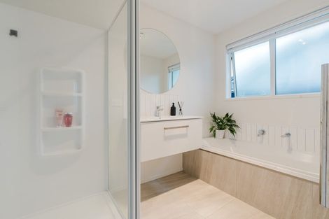 Photo of property in 13 Temepara Drive, Temple View, Hamilton, 3218