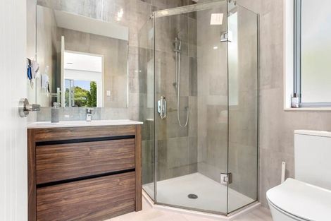 Photo of property in 4 Forest Road, Henderson, Auckland, 0612