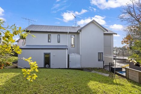 Photo of property in 2/4 Idyll Place, Northcross, Auckland, 0632