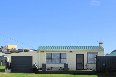 Photo of property in 10 Thomas Place, Foxton Beach, Foxton, 4815