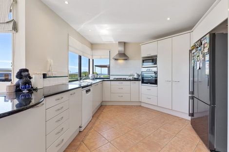 Photo of property in 2/67 Castor Bay Road, Castor Bay, Auckland, 0620