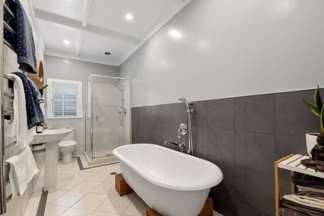 Photo of property in 8 Creamer Avenue, Belmont, Auckland, 0622