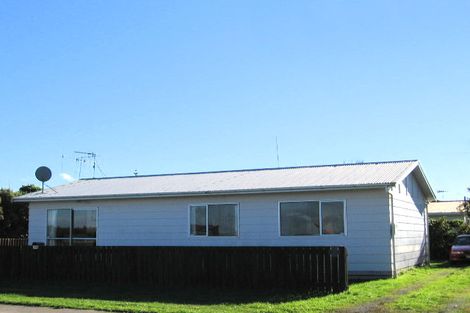 Photo of property in 18a Kiharoa Street, Otaki Beach, Otaki, 5512