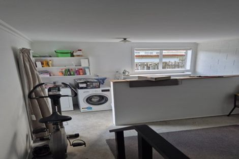 Photo of property in 4/45 Shakespeare Road, Milford, Auckland, 0620