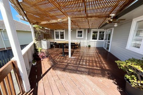 Photo of property in 4 Paton Avenue, Te Atatu South, Auckland, 0610