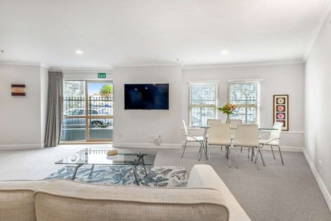 Photo of property in 1 Queen Street, New Plymouth, 4310