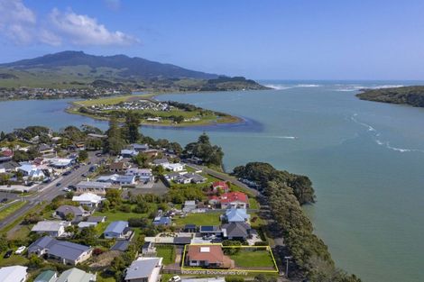 Photo of property in 23 Cliff Street, Raglan, 3225