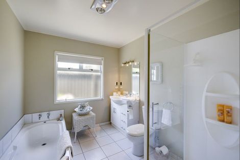 Photo of property in 28a Middle Road, Havelock North, 4130