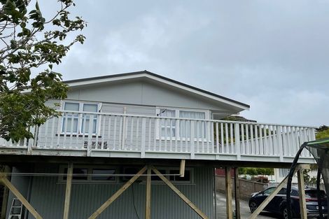 Photo of property in 4 Sloane Terrace, Newlands, Wellington, 6037