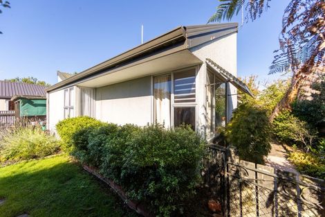 Photo of property in 4 Corwen Place, Mayfair, Hastings, 4122