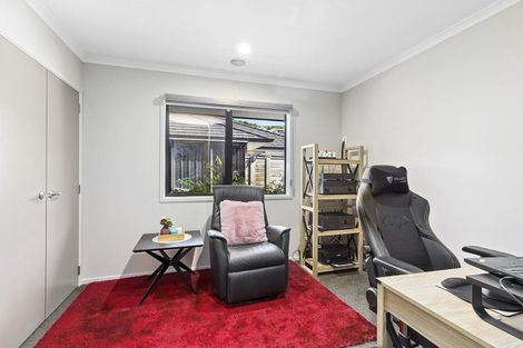 Photo of property in 14 Mooring Close, Whitby, Porirua, 5024