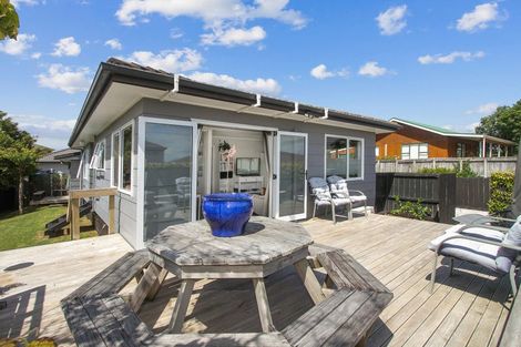 Photo of property in 25 Crispe Road, Clarks Beach, 2122