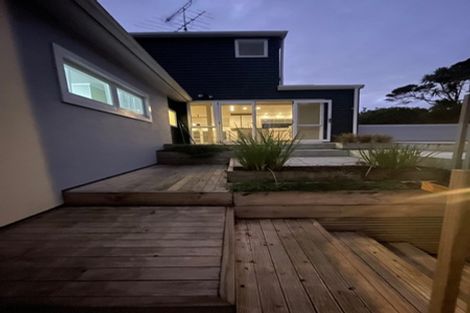 Photo of property in 17 Wernham Place, Northcote, Auckland, 0626