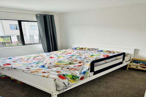 Photo of property in 17b Craigbank Avenue, New Lynn, Auckland, 0600