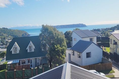Photo of property in 114 Gloaming Hill, Titahi Bay, Porirua, 5022
