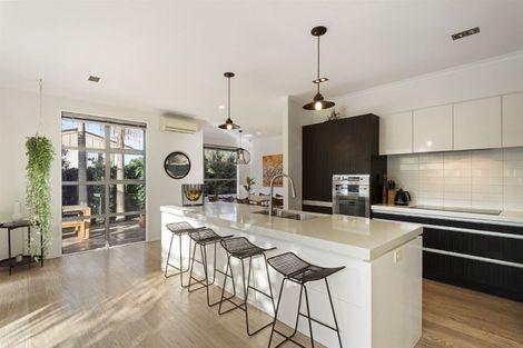 Photo of property in 11a Church Street, Northcote Point, Auckland, 0627