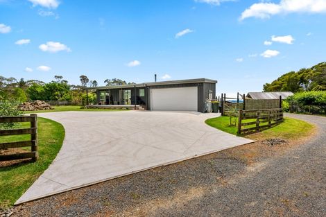 Photo of property in 842 South Head Road, South Head, Helensville, 0874