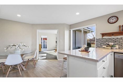 Photo of property in 2 Hatfield Place, Avonhead, Christchurch, 8042