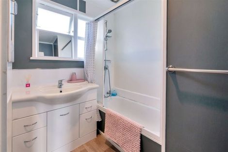 Photo of property in 20 Riserra Drive, Ranui, Auckland, 0612