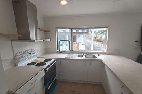 Photo of property in 16 Rotoiti Avenue, Pakuranga Heights, Auckland, 2010