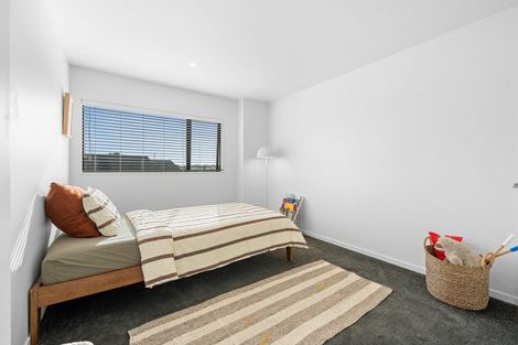Photo of property in 15 Korama Lane, New Lynn, Auckland, 0600