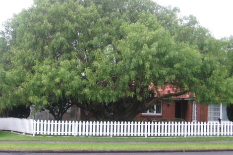 Photo of property in 1 Onslow Road, Papakura, 2110