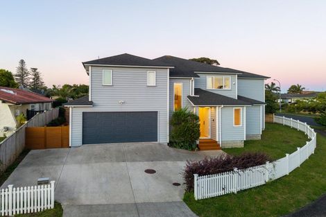 Photo of property in 10 Hedge Row, Sunnyhills, Auckland, 2010