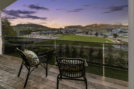 Photo of property in 2 Paparahi Place, Wainui, 0992
