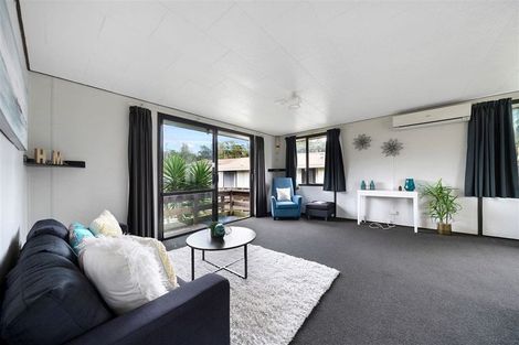Photo of property in 2/76 Parrs Cross Road, Henderson, Auckland, 0612