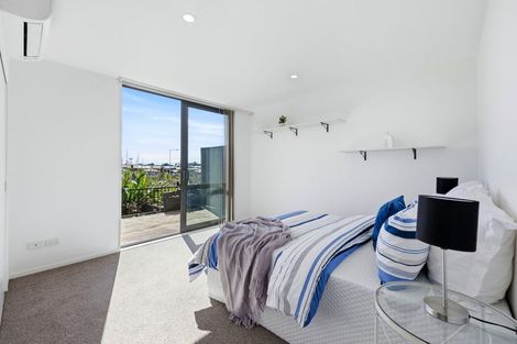 Photo of property in 25 Tuuhura Road, Pukekohe, 2120