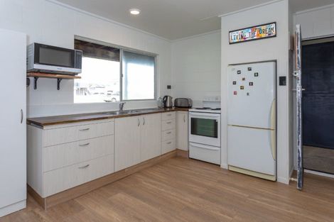 Photo of property in 320 Ocean Road, Whangamata, 3620