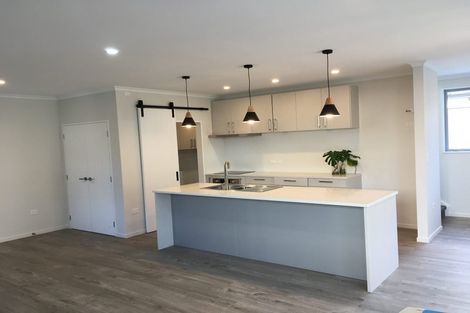 Photo of property in 2d/3 Sunnynook Road, Sunnynook, Auckland, 0620