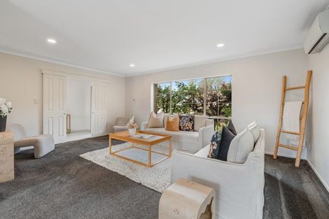 Photo of property in 6 Fulmar Way, Unsworth Heights, Auckland, 0632