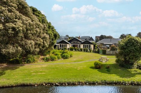 Photo of property in 196 Tutere Street, Waikanae Beach, Waikanae, 5036